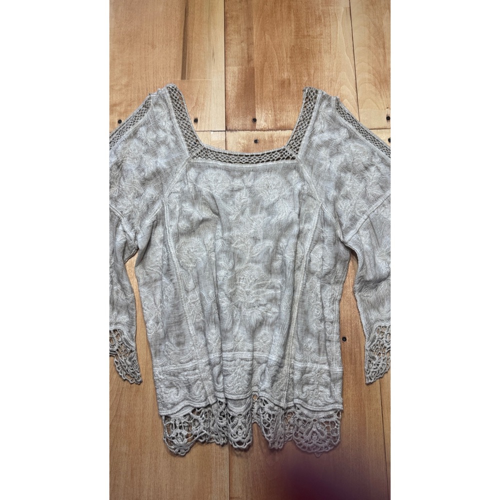 Democracy Lace Trim Scoop Neck Blouse in Light Gray